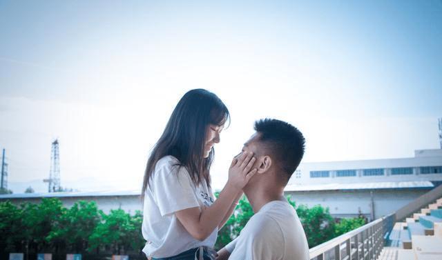 困在俱乐部的少女
